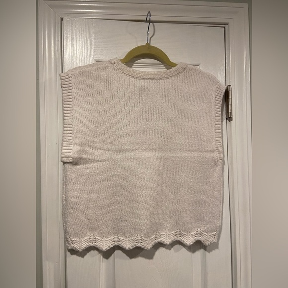 NWT Sincerely Jules Size L Cream Pointelle Knit Flower Sleeveless Top Vest - Picture 9 of 10